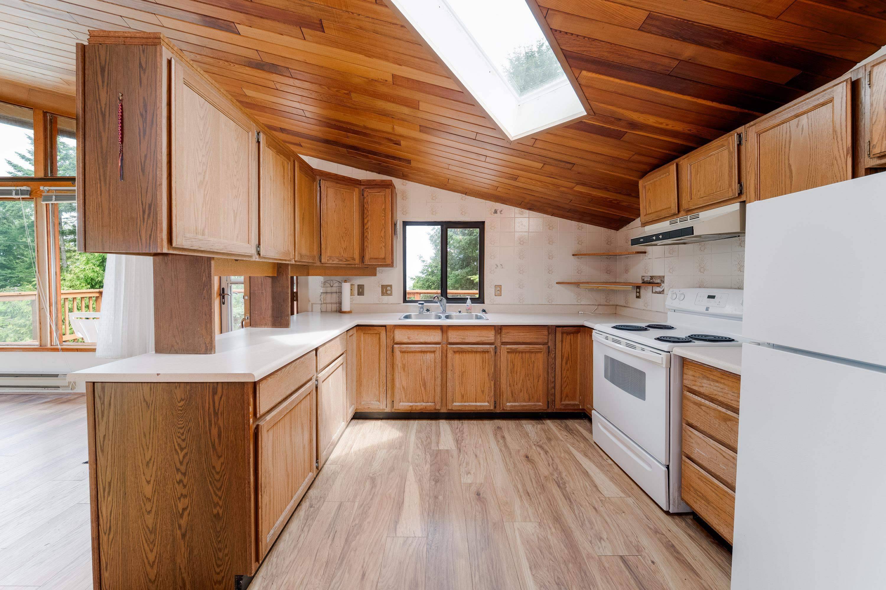 556 Bayview DR Mayne Island, BC V0N 2J1