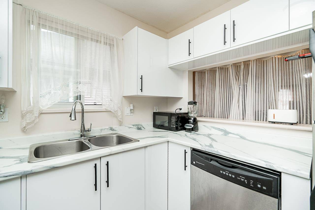9088 Holt RD #52 Surrey, BC V3V 4H3