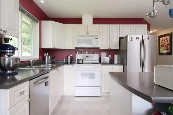 2557 Miles RD Roberts Creek, BC V0N 2W4