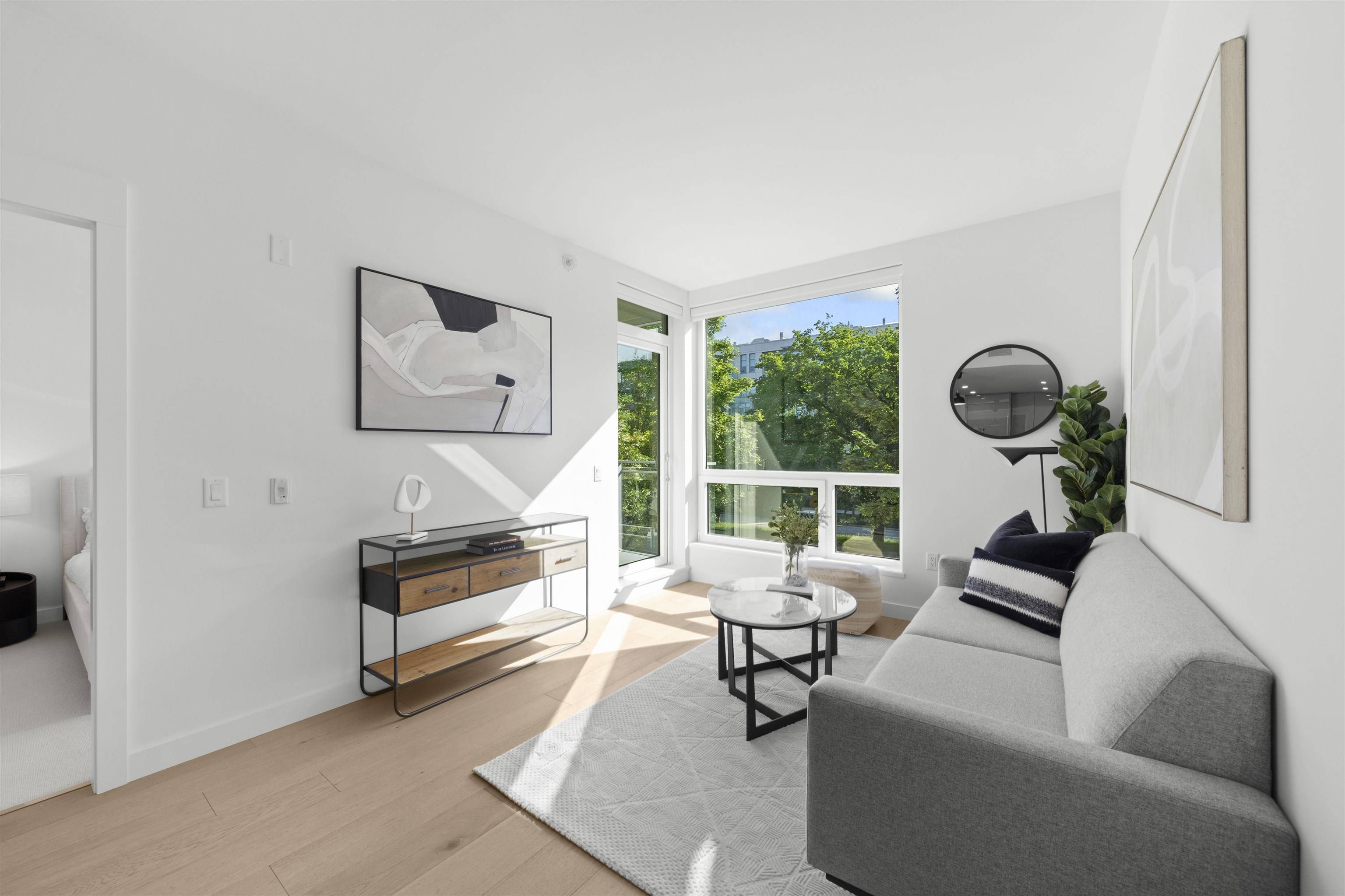 5058 Cambie ST #208, Vancouver, BC V5Z 2Z5