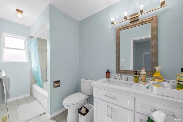 Richmond, BC V6X 2Y3,4631 Dallyn RD