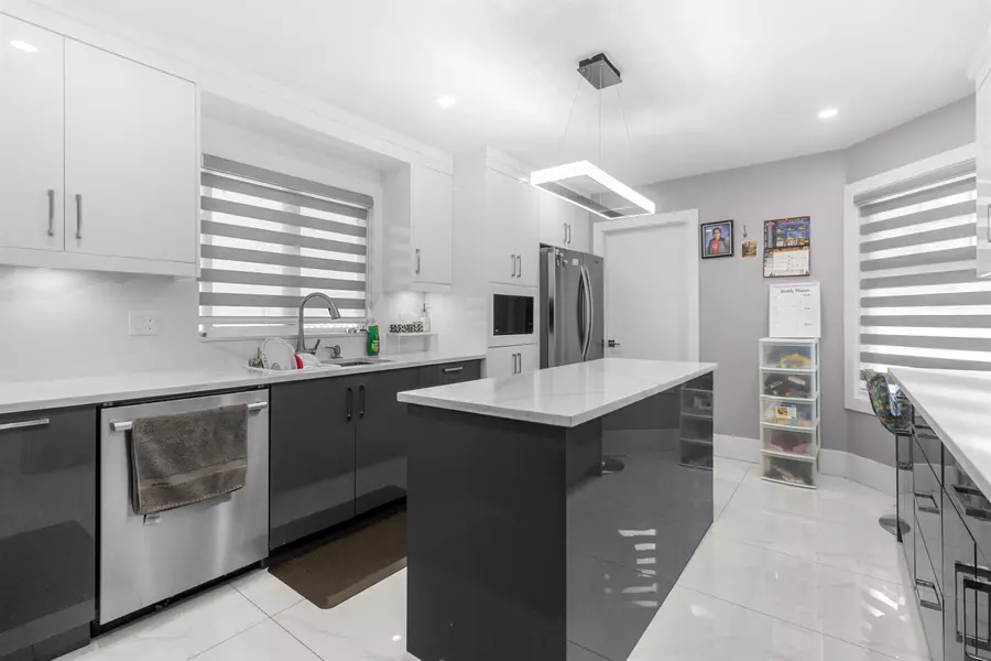 7068 129a ST, Surrey, BC V3W 2V7