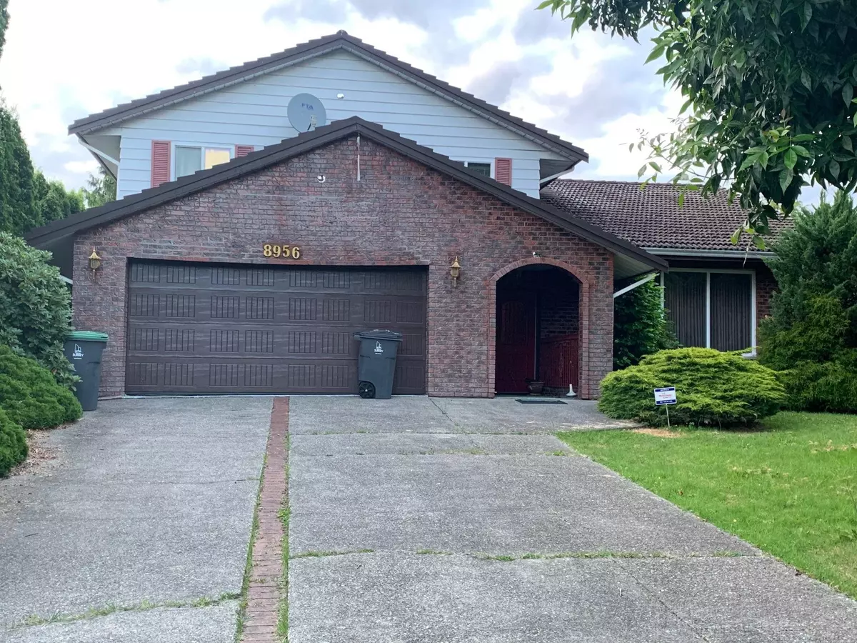 Surrey, BC V3V 6W9,8956 Ursus CRES