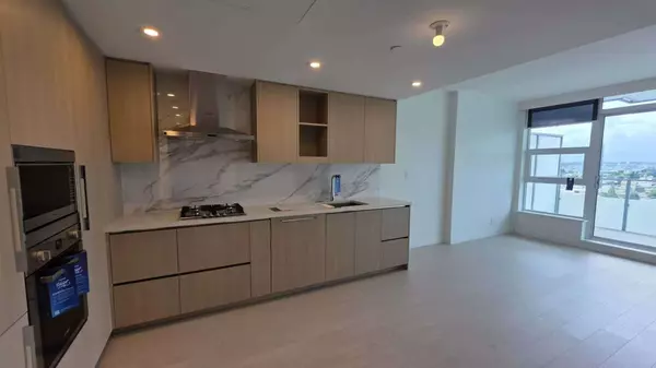 Surrey, BC V3T 0V2,13778 100 AVE #1901