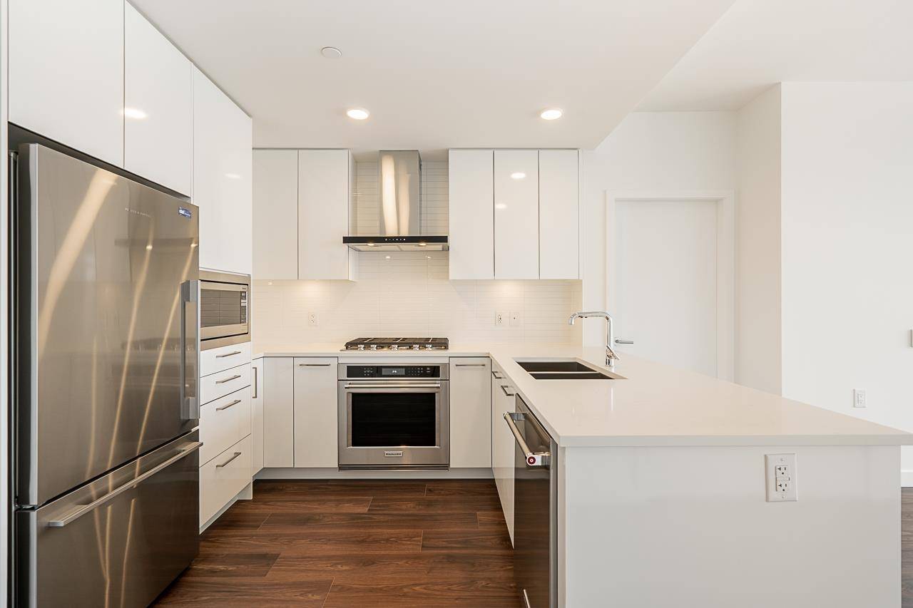 518 Clarke RD #1302 Coquitlam, BC V3J 3X2
