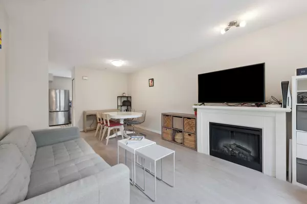 Surrey, BC V3R 2W1,14855 100 AVE #39