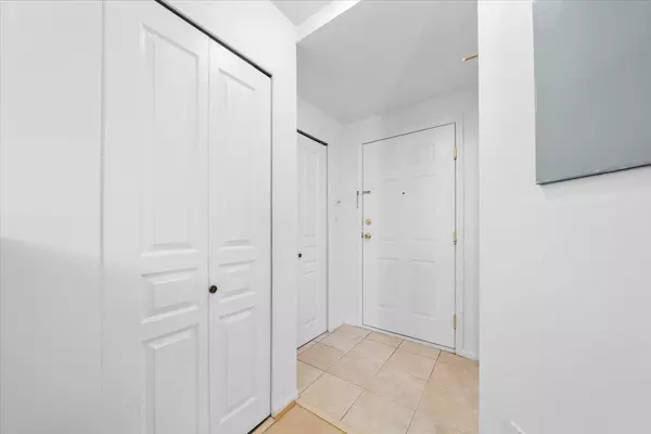 Vancouver, BC V5V 3C1,760 Kingsway #PH23