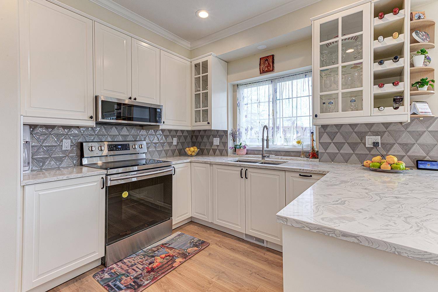 1290 Amazon DR #7 Port Coquitlam, BC V3B 7Z8
