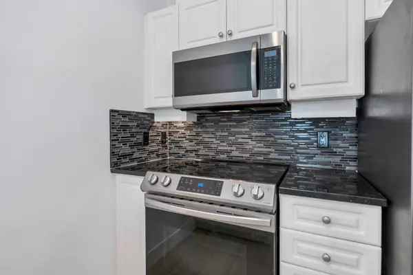 Langley, BC V3A 1P8,5475 201 ST #207