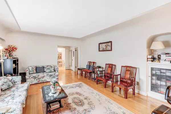 Vancouver, BC V6R 2M7,4660 W 11th AVE