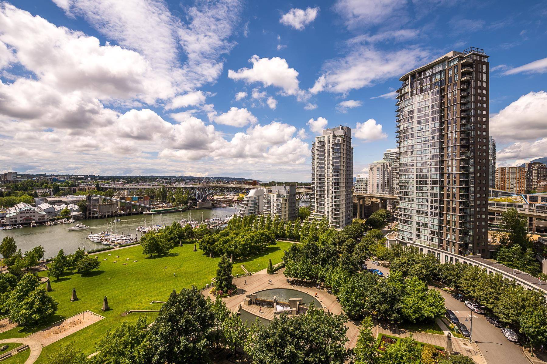 455 Beach CRES #1705, Vancouver, BC V6Z 3E5