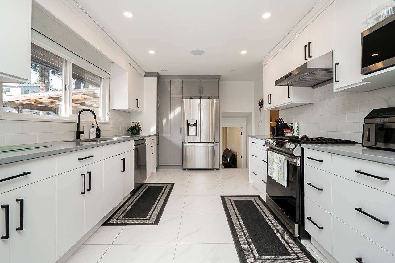 615 Allison PL New Westminster, BC V3L 5C1