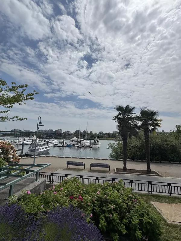Vancouver, BC V6Z 2W4,1228 Marinaside CRES #122