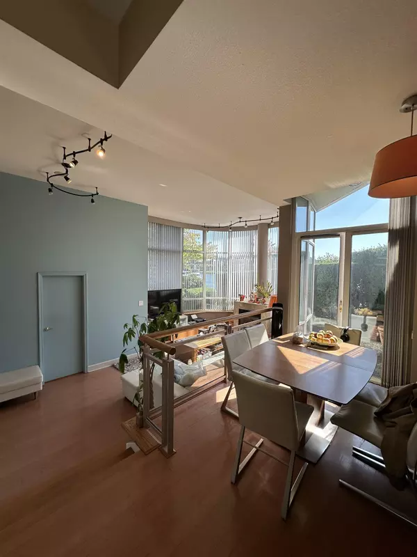 Vancouver, BC V6Z 2W4,1228 Marinaside CRES #122