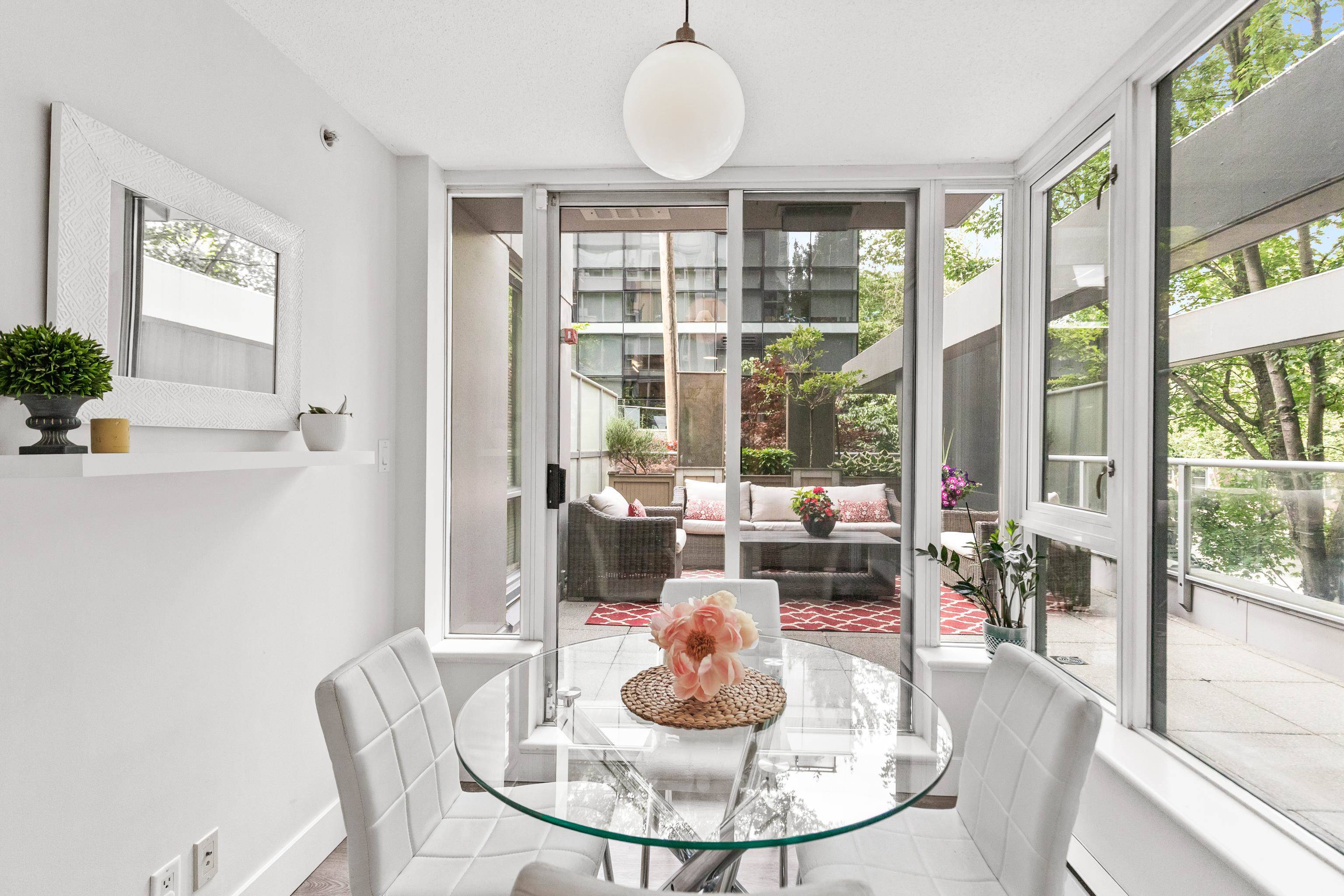 1001 Richards ST #202 Vancouver, BC V6B 1J6