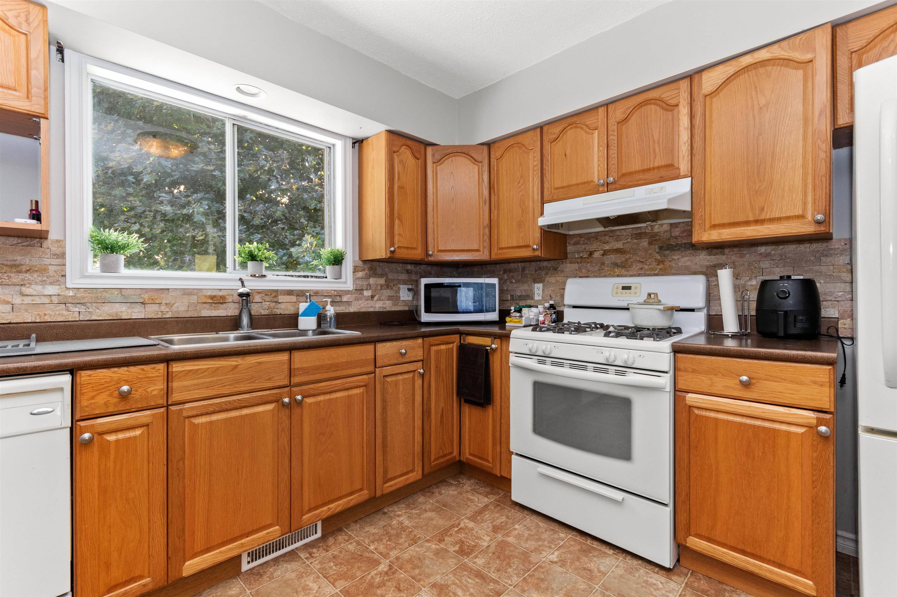 9476 Paula CRES Chilliwack, BC V2P 6H2