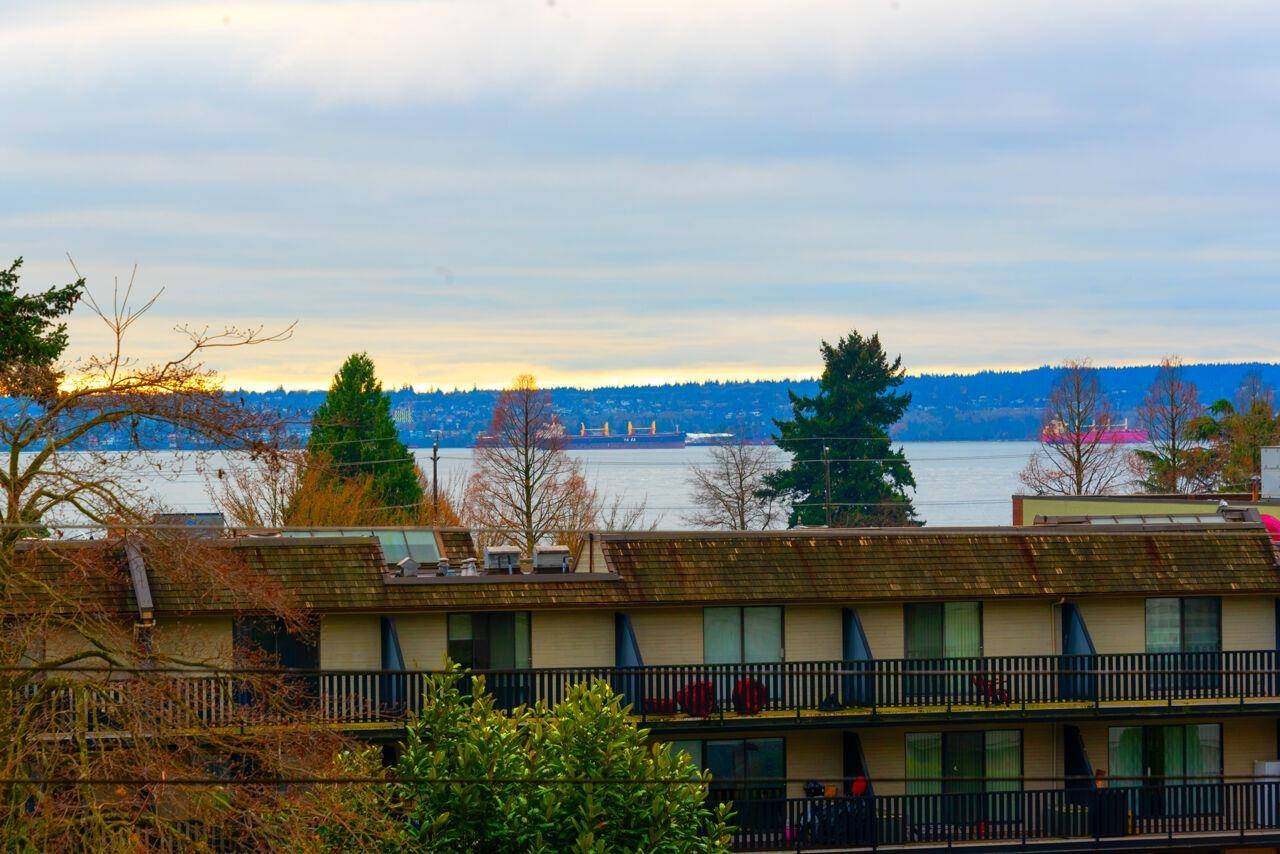 1455 Duchess AVE #301 West Vancouver, BC V7T 1H7