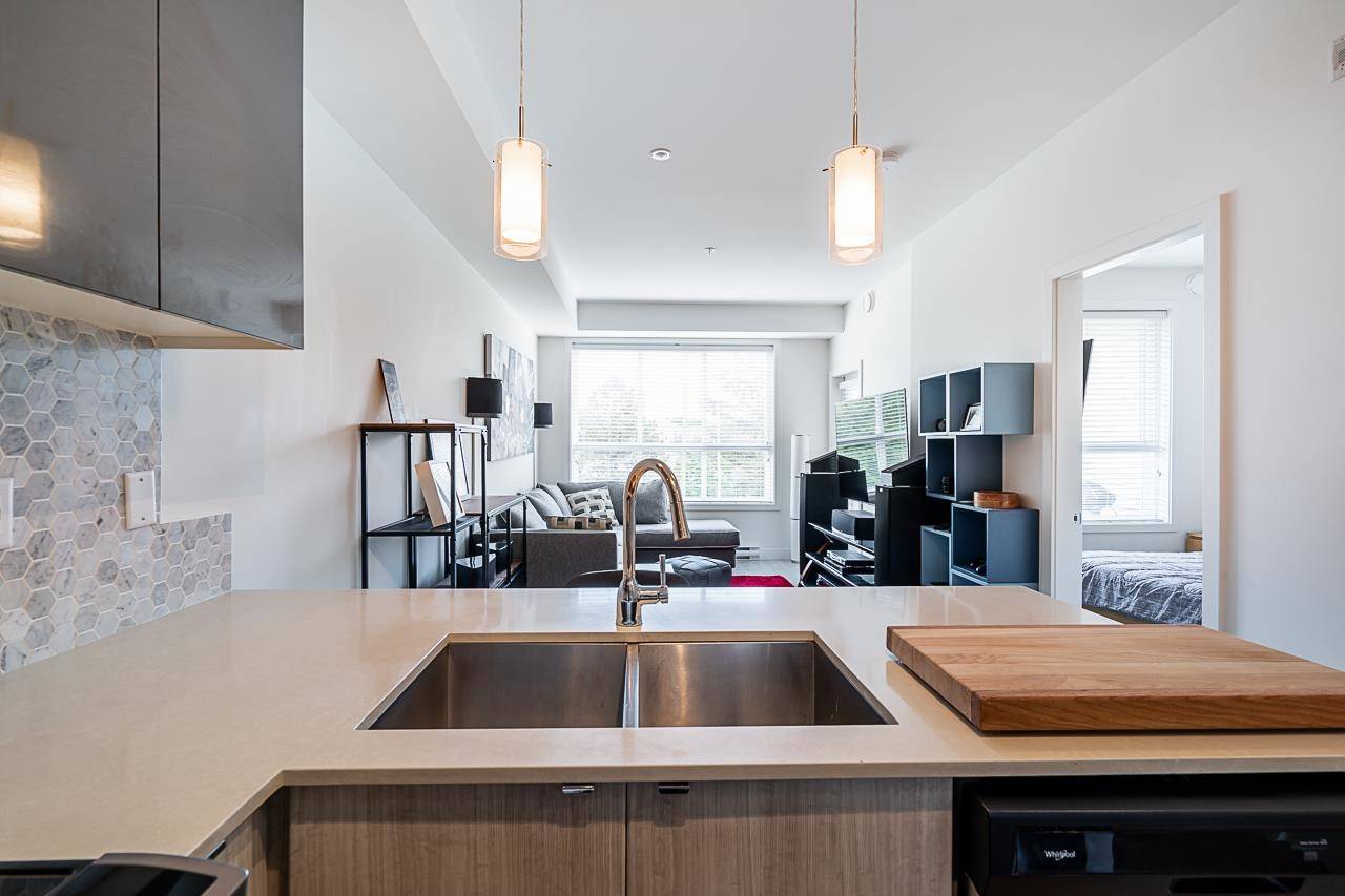 6438 195a ST #202 Surrey, BC V4N 6R5