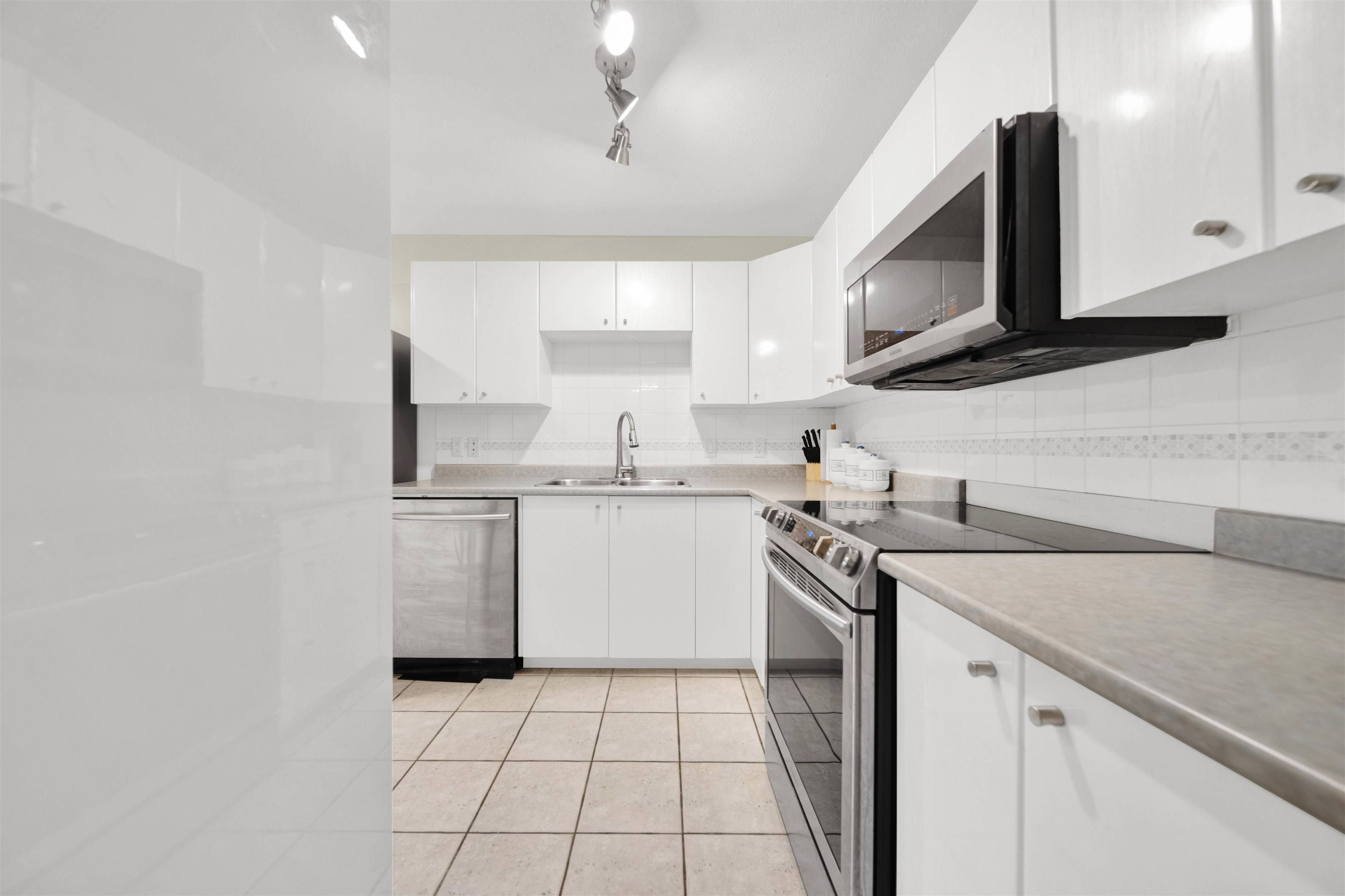 22022 49 Avenue AVE #111 Langley, BC V3A 3R9