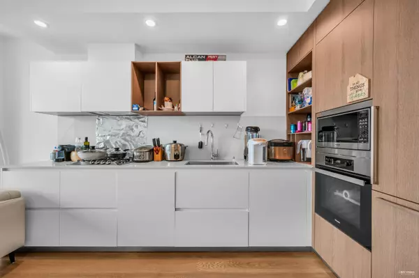 6000 Mckay AVE #4206 Burnaby, BC V5H 0K2