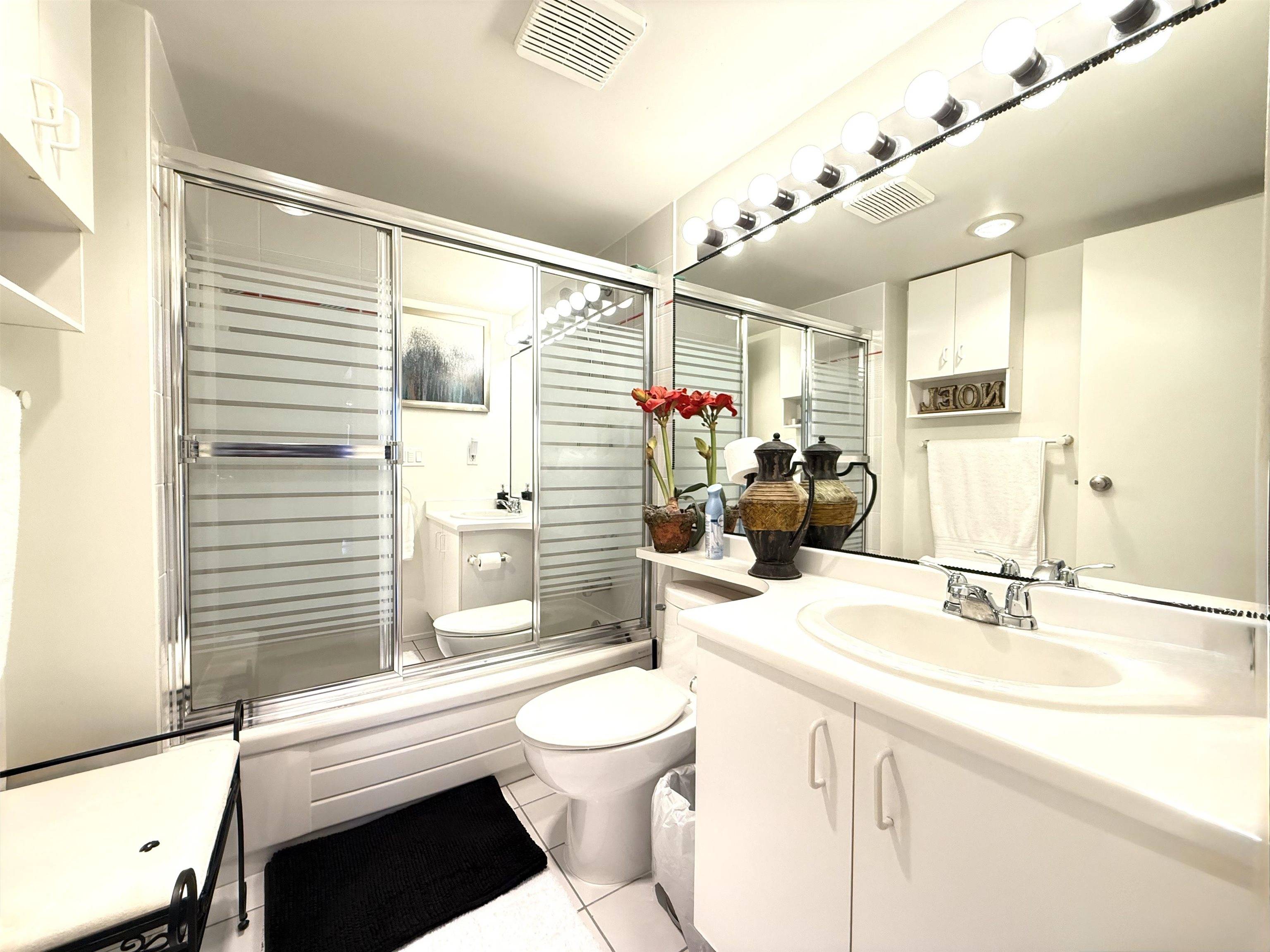 7040 Granville AVE #703 Richmond, BC V6Y 3W5