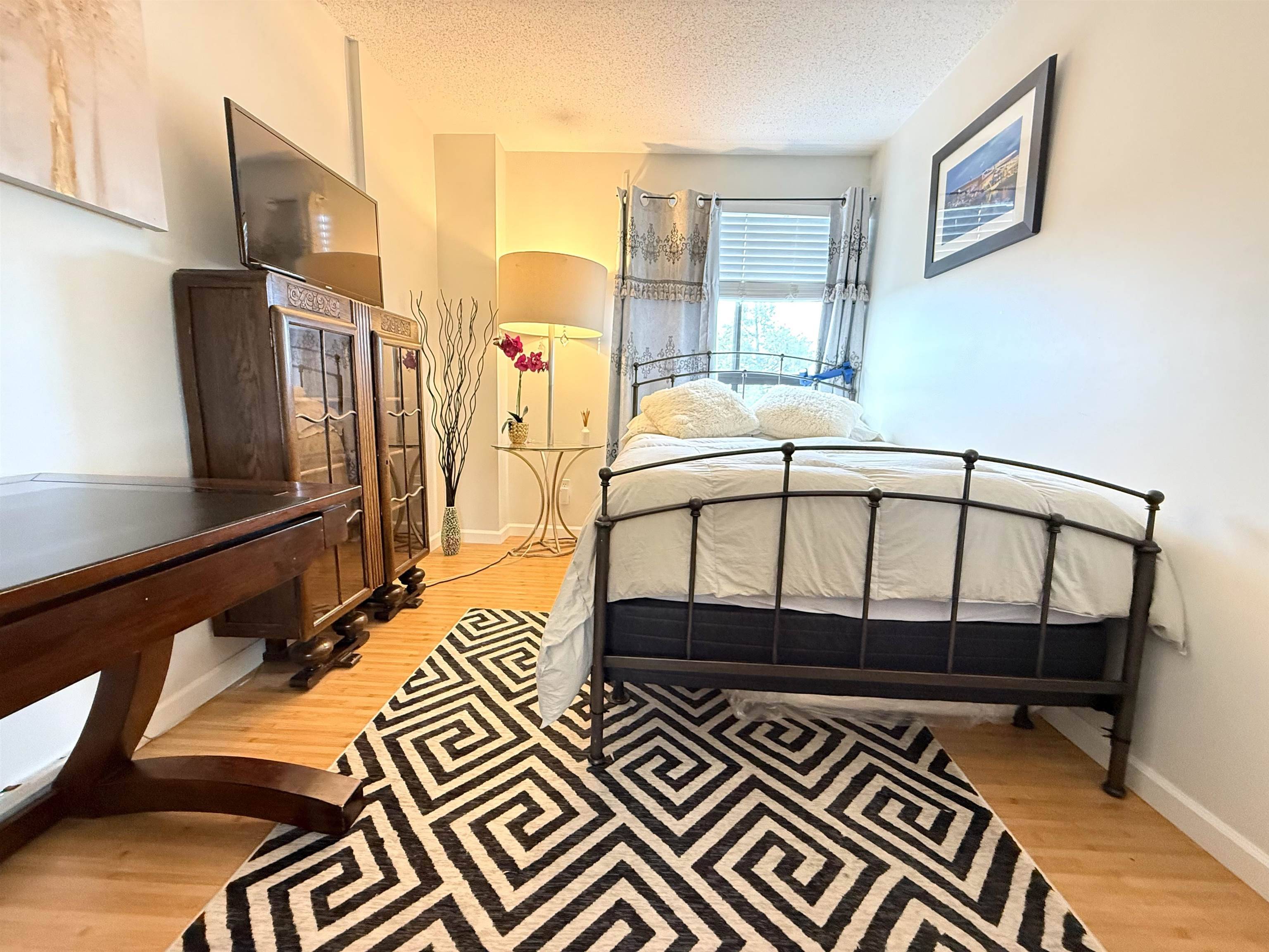 7040 Granville AVE #703 Richmond, BC V6Y 3W5