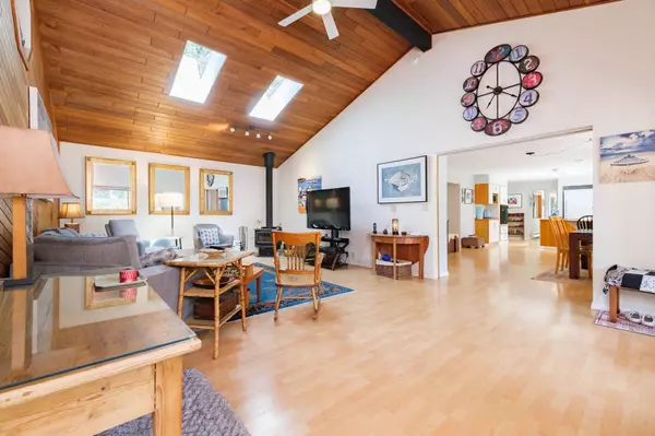 3318-42 Linwood RD Roberts Creek, BC V0N 2W1