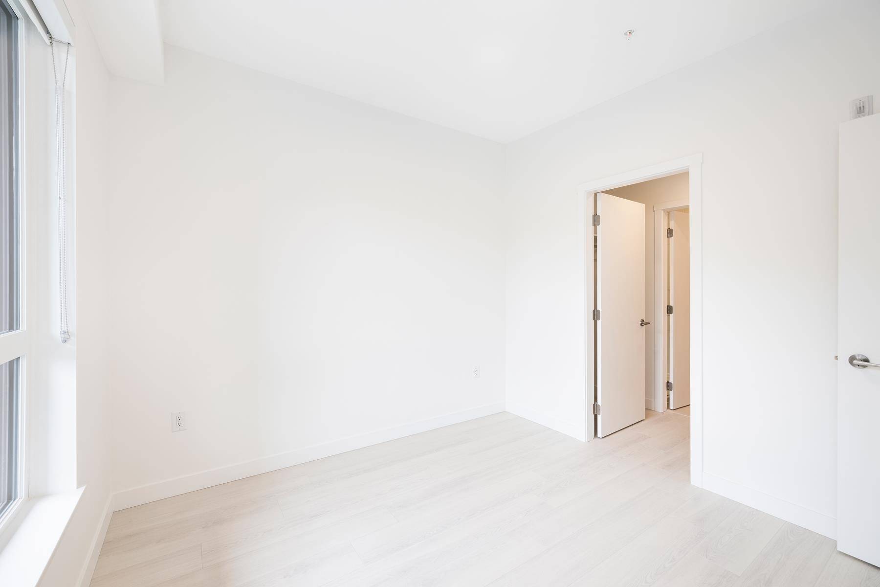 3594 Malsum DR #406 North Vancouver, BC V7G 0B4