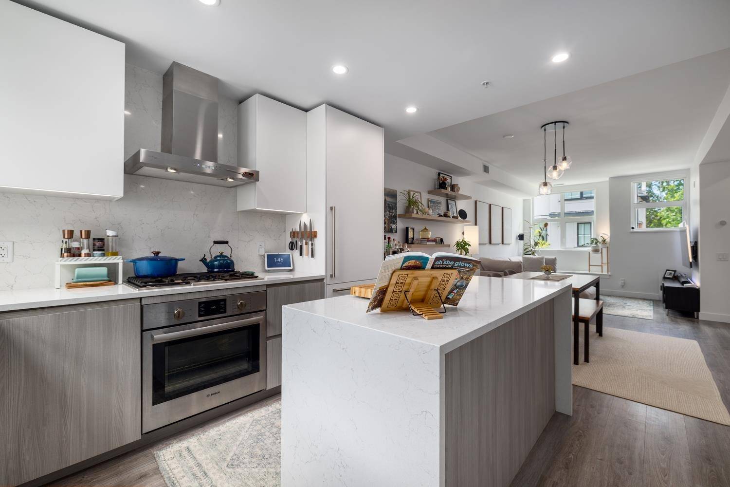 North Vancouver, BC V7P 0E1,2060 Curling RD #238