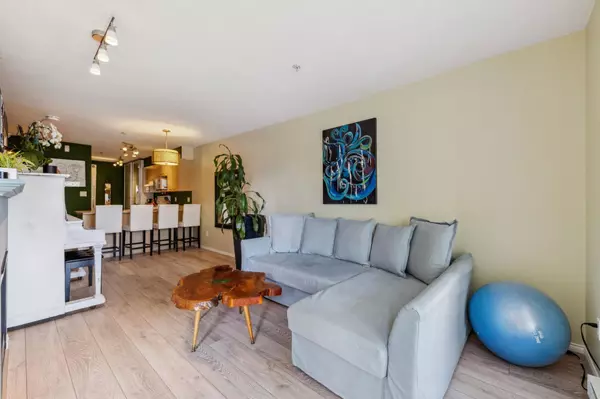 Burnaby, BC V5C 2H8,3939 Hastings ST #202
