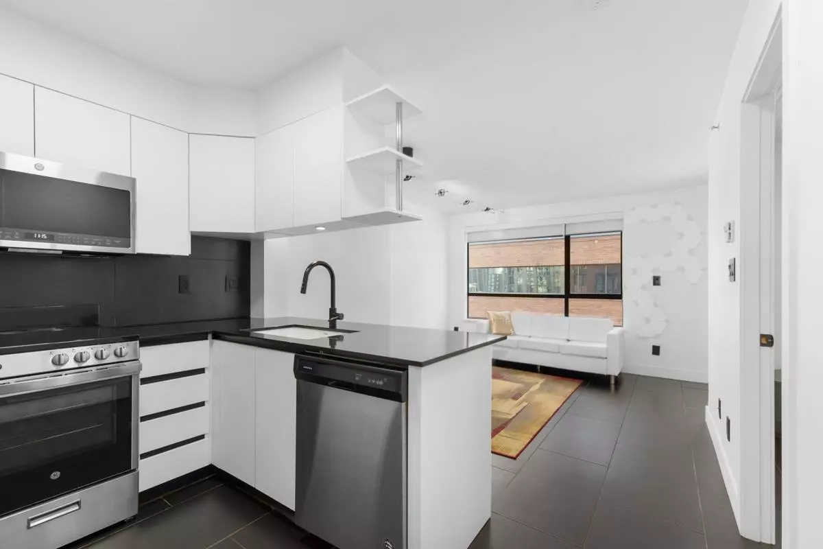 Vancouver, BC V6Z 2X4,1189 Howe ST #811