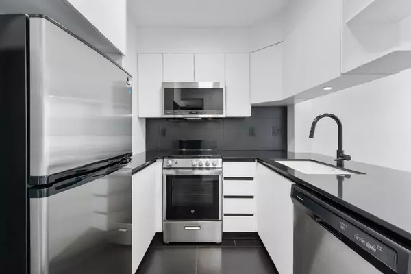 Vancouver, BC V6Z 2X4,1189 Howe ST #811