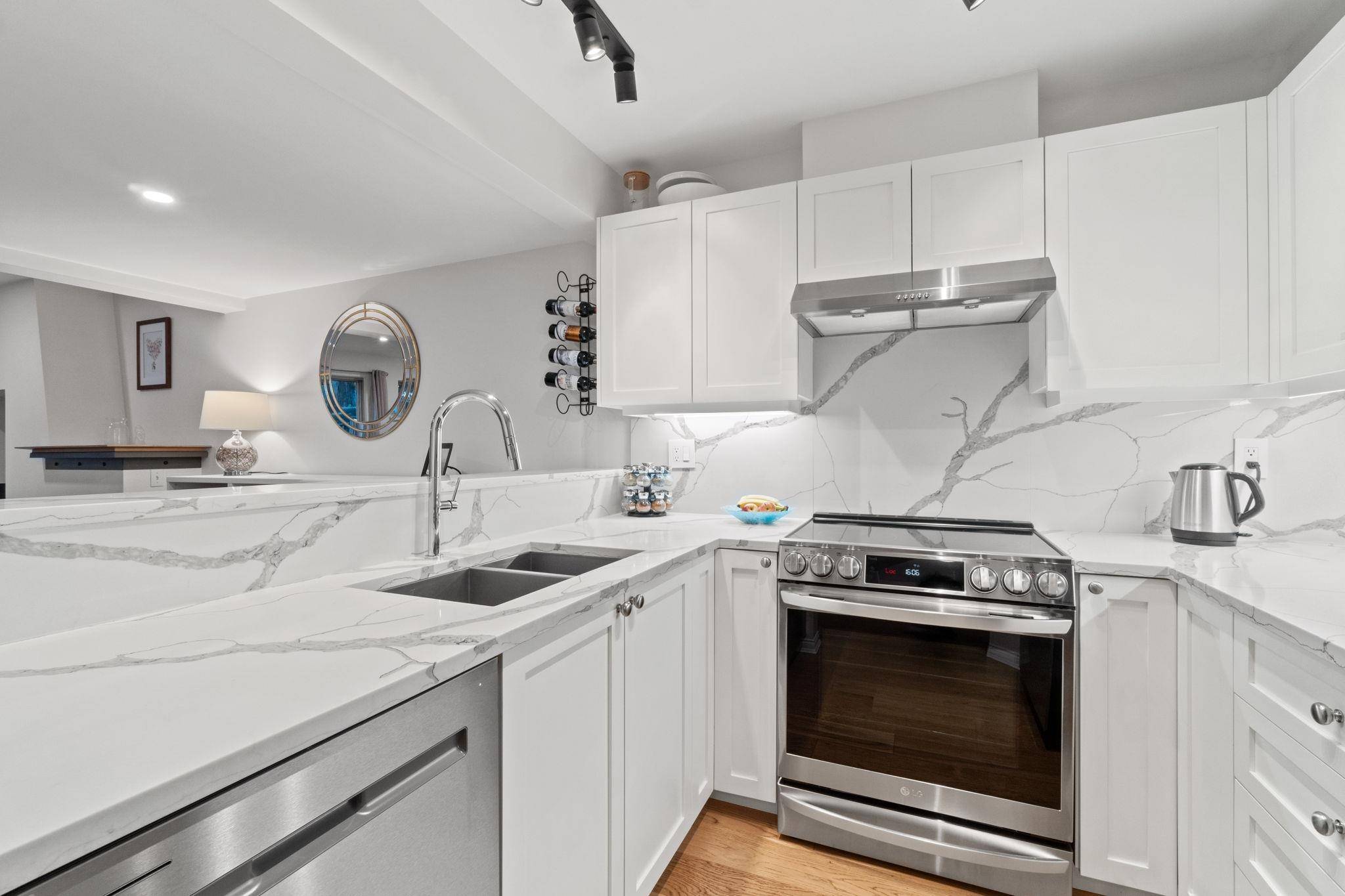 2375 W Broadway #12, Vancouver, BC V6K 2E6