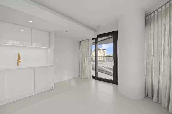 Vancouver, BC V6E 0E5,1033 Nelson ST #706