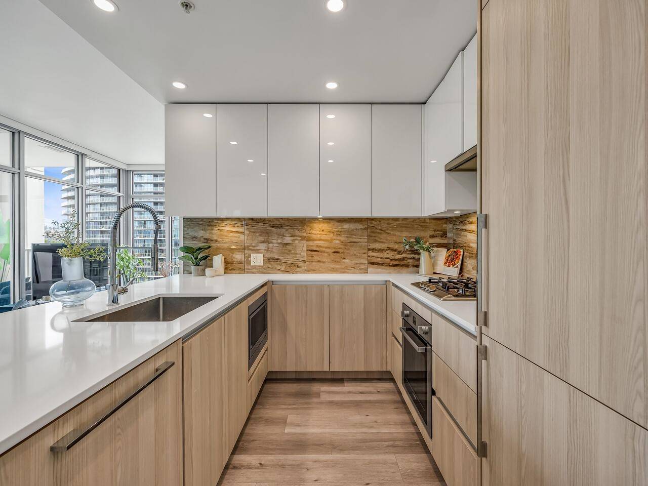 Burnaby, BC V5C 0L2,1888 Gilmore AVE #1901