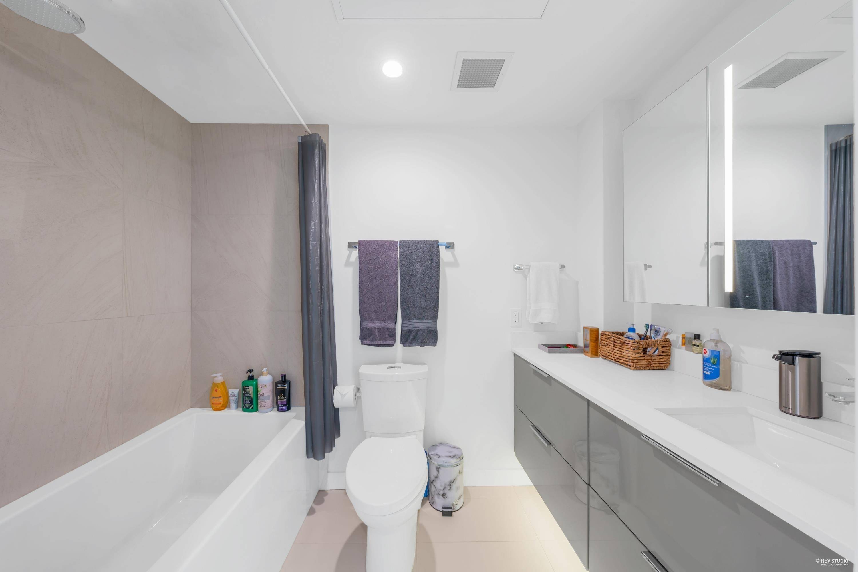 1401 Hunter ST #804 North Vancouver, BC V7J 0E2