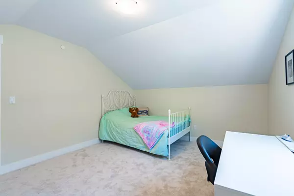 43318 Creekside CIR Chilliwack, BC V2R 0Z4