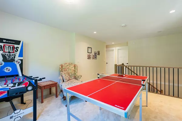 43318 Creekside CIR Chilliwack, BC V2R 0Z4