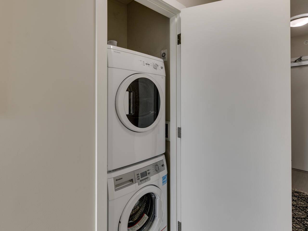 138 W 1st AVE #809 Vancouver, BC V5Y 0H5