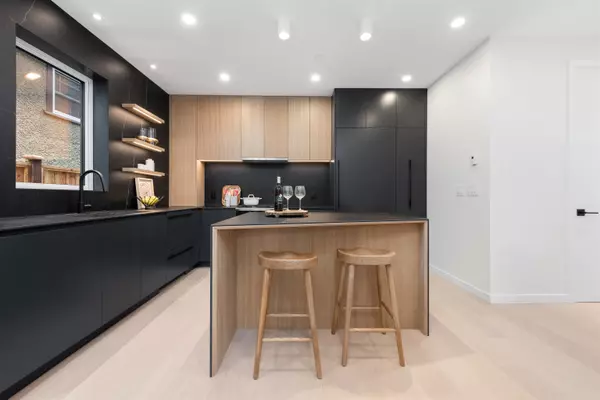 Vancouver, BC V6K 2X2,2764 W 14th AVE #1