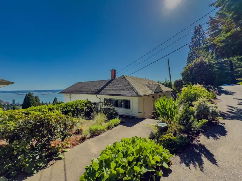 1960 Orchard WAY, West Vancouver, BC V7V 4G3