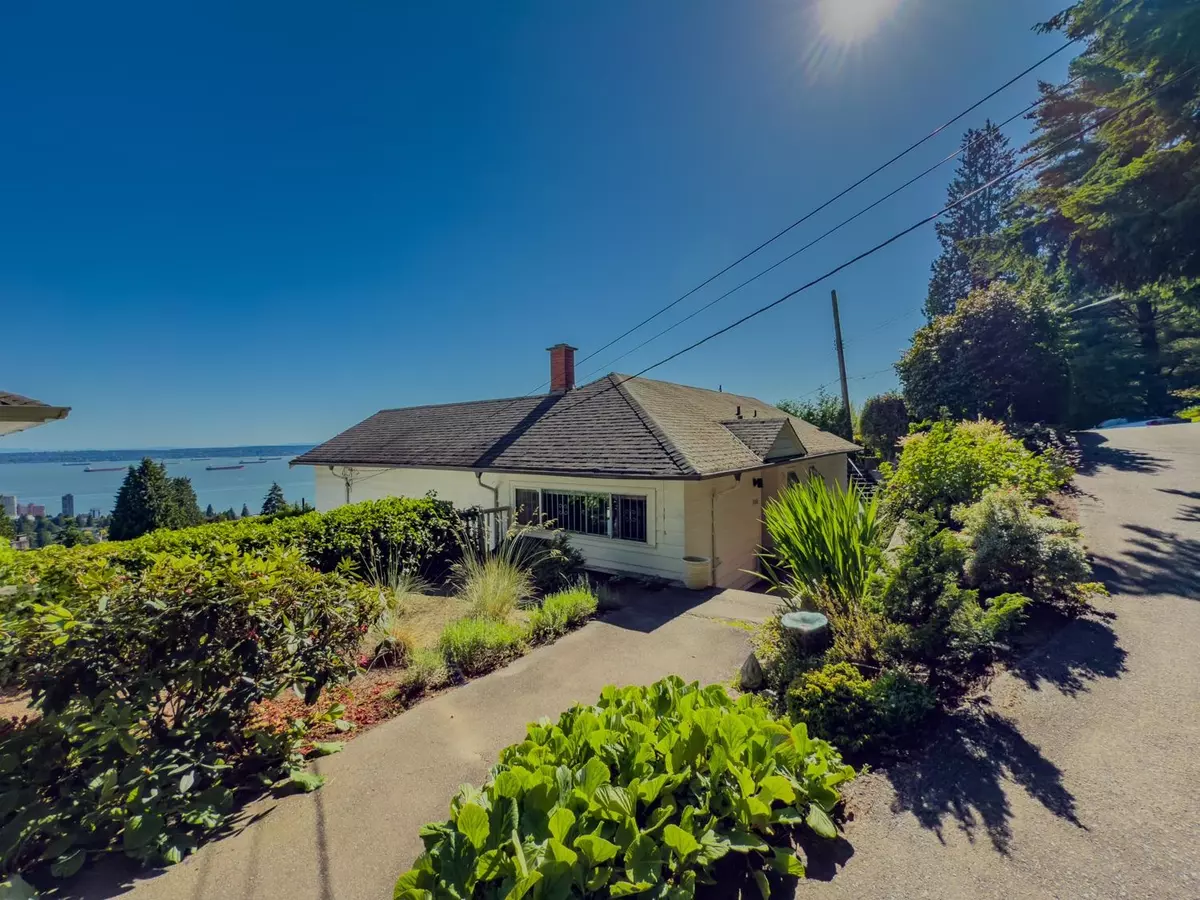 West Vancouver, BC V7V 4G3,1960 Orchard WAY