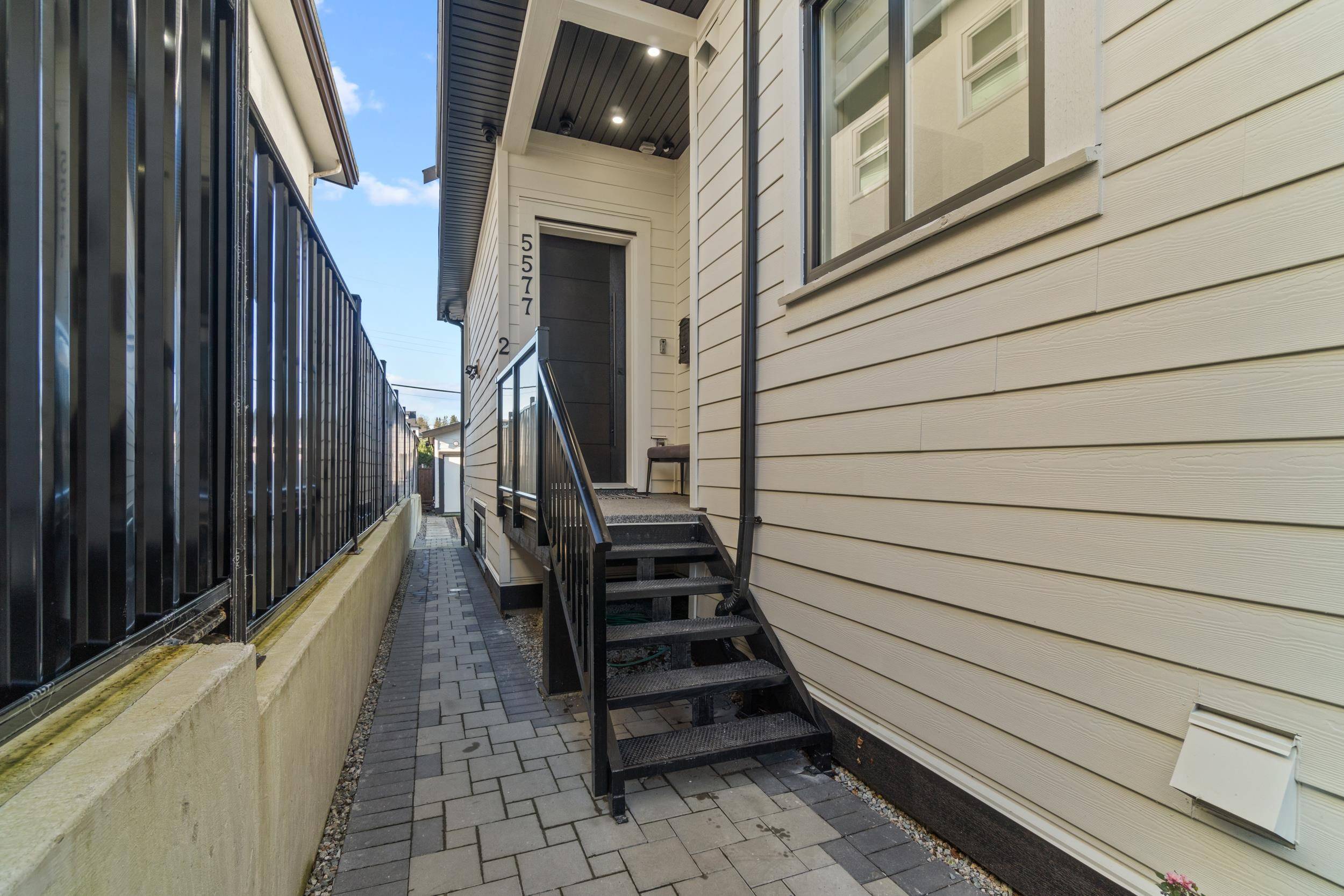 Vancouver, BC V5R 4K6,5577 Stamford ST