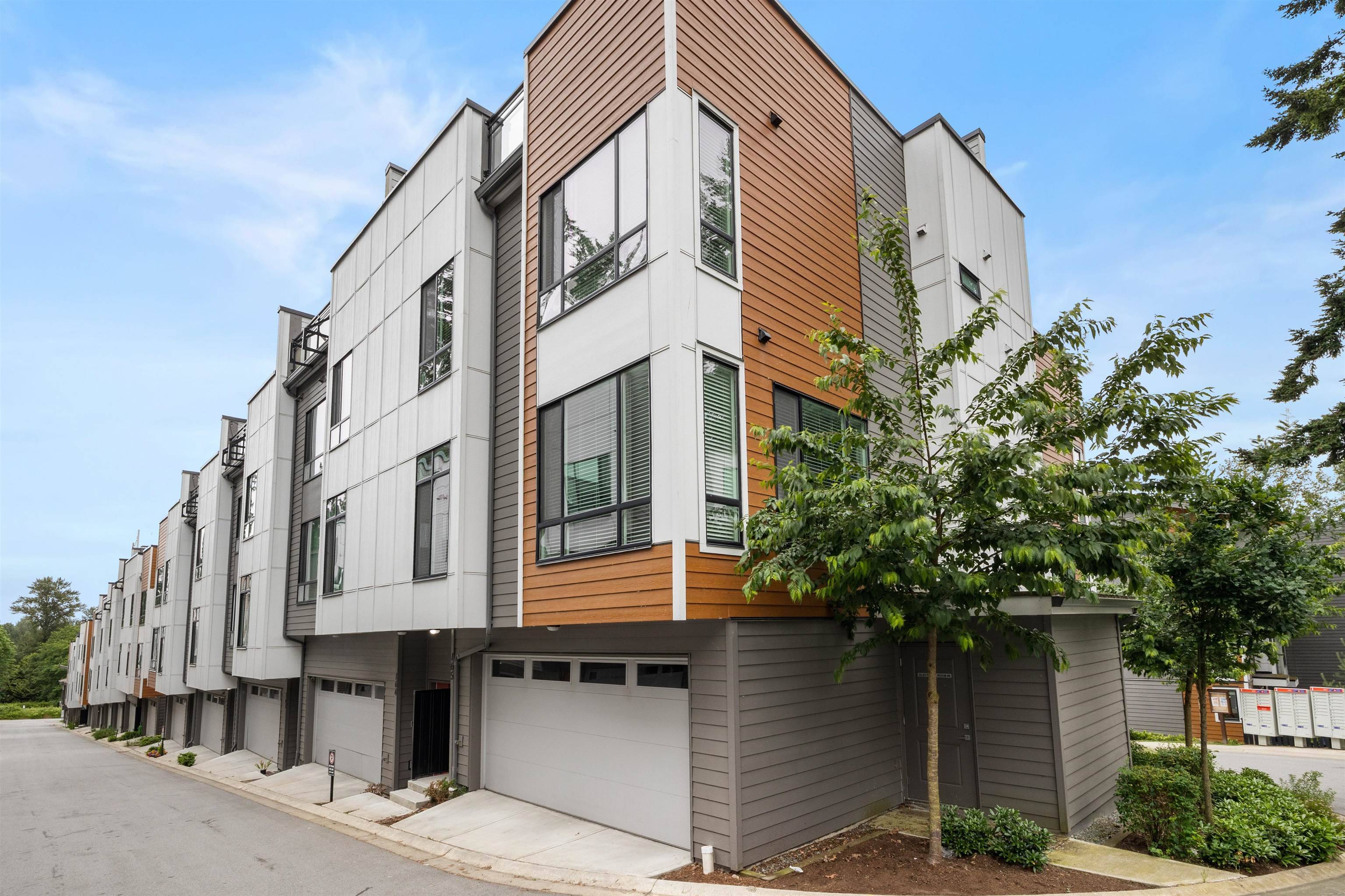 Surrey, BC V3Z 0Z1,16433 19 AVE #165