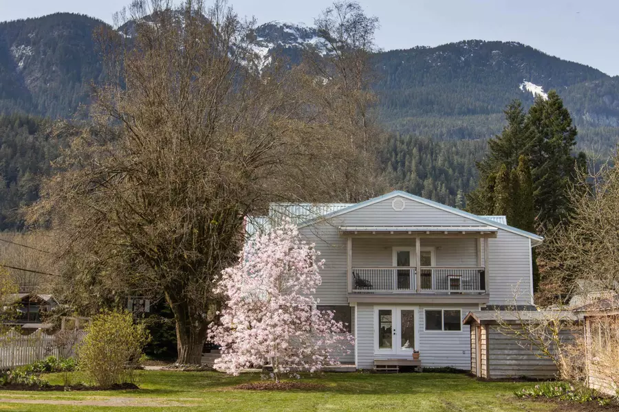 1155 Judd RD, Squamish, BC V0N 1H0