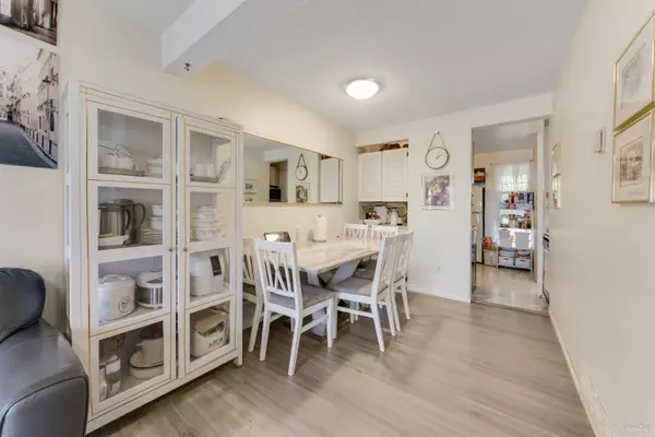 Surrey, BC V3T 1R9,13756 Central AVE #72