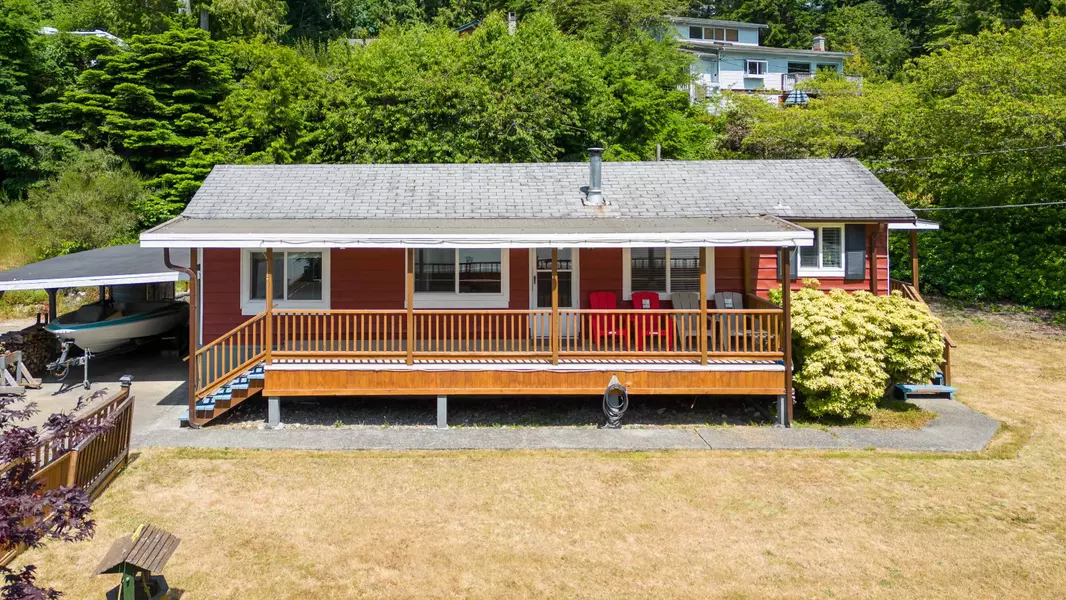 4598 Whitaker RD, Sechelt, BC V7Z 0E4