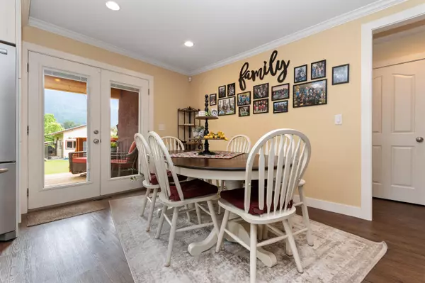 Rosedale, BC V0X 1X2,50590 Yale RD