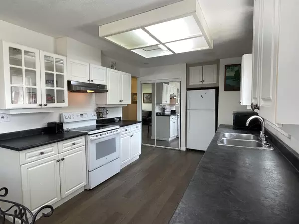 Maple Ridge, BC V2X 3Y7,23338 122 AVE