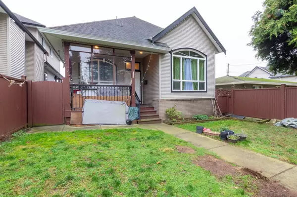12560 64 AVE, Surrey, BC V3W 1W9